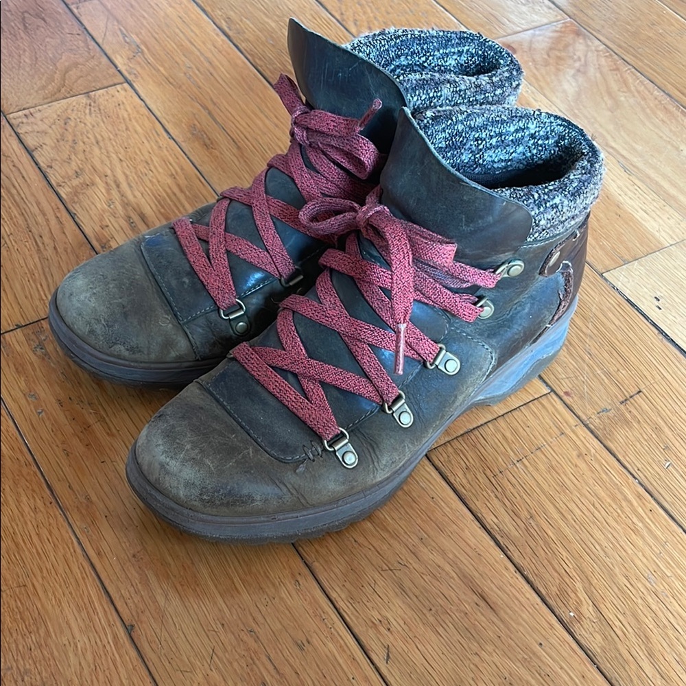 Women's Brown Hiking Boots with Red Laces